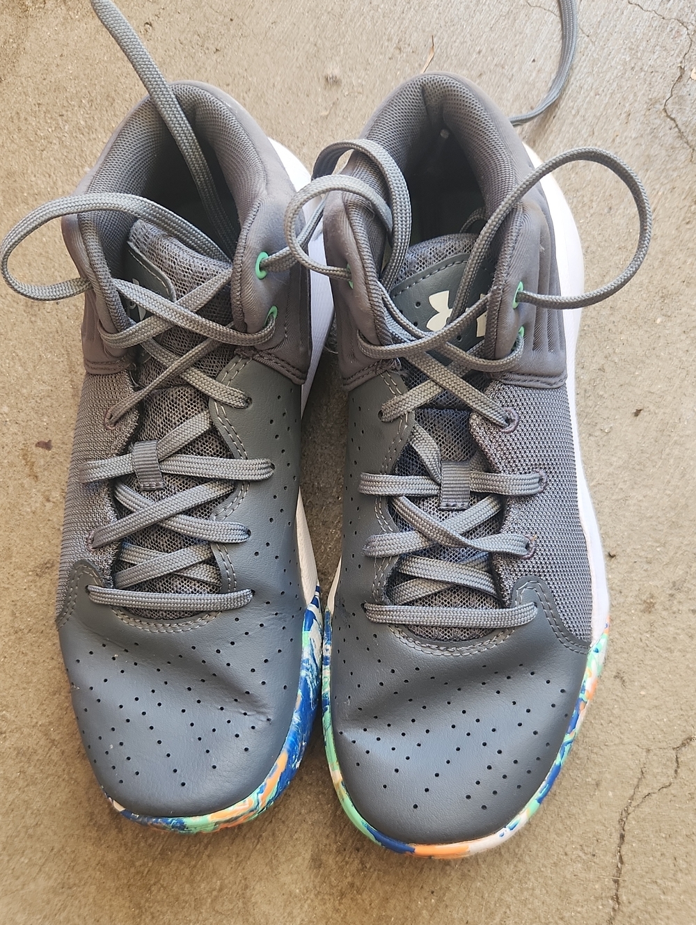 Under Armour Gray Basketball Shoes with Multicolor Sole Size 7